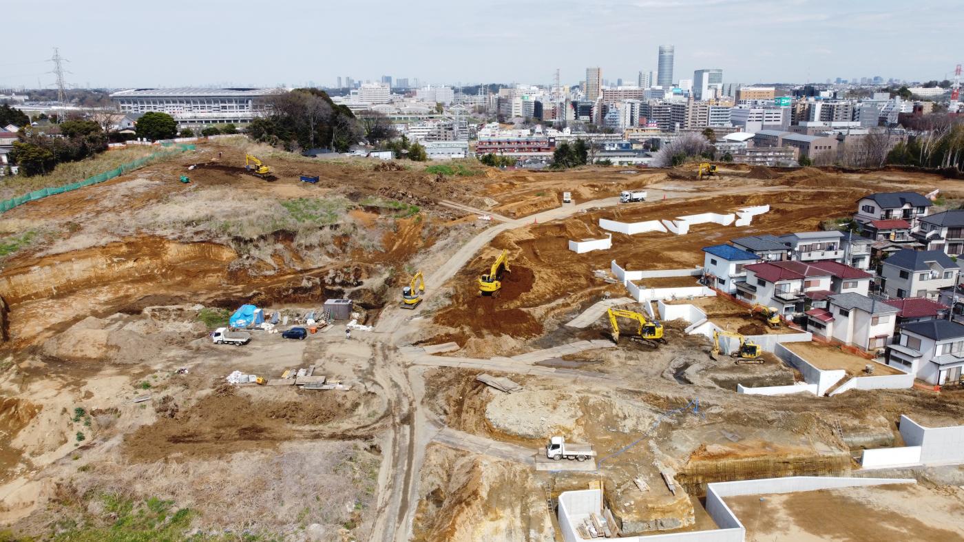 RC構造物築造中・発生土搬出中
